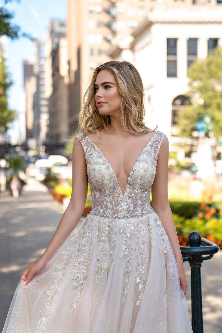 El escote del vestido: ¿Angelita o Diablita? 😇😈 - 1