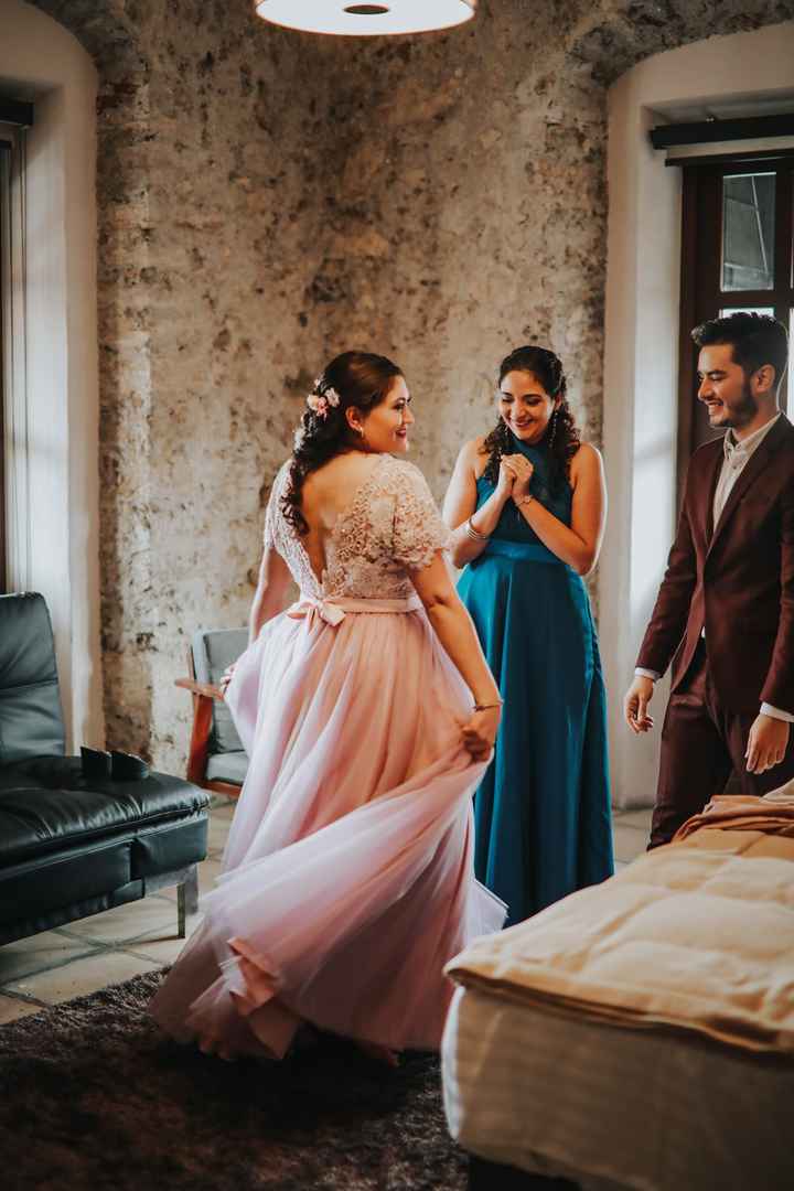 ¿Le dices que sí al vestido con tonalidad rosa?🌸 - 2