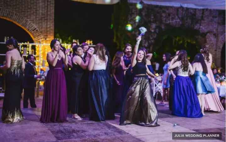 ¿Quién agarró tu ramo en la boda? 💐 - 1