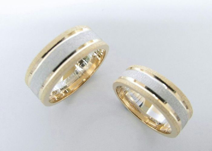 Anillos diferentes !? - 1