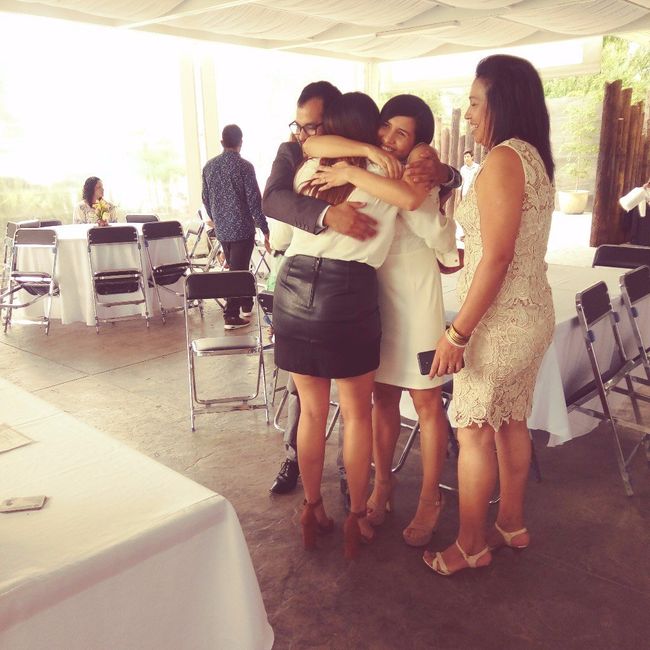 Abrazo con nuestra comadre (una de mis primas consentidas)