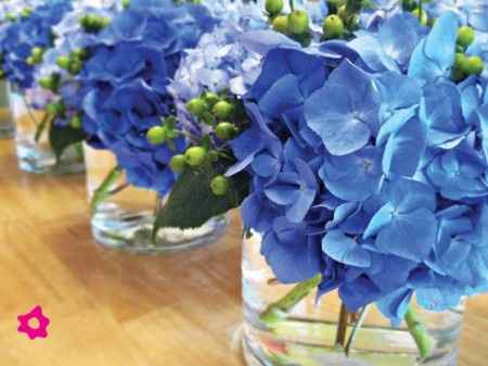 Arreglos florales en azul