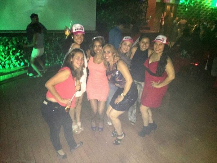 Con mi mami (Falda negra) LA AMO, ella me entregara en la iglesia!