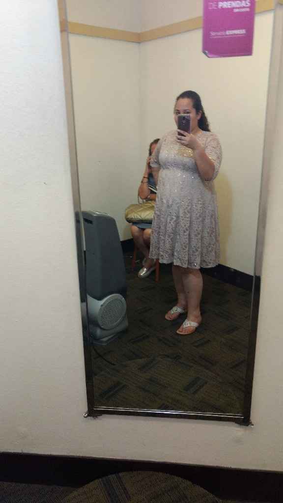 Buscando ropa para mí despedida. - 1