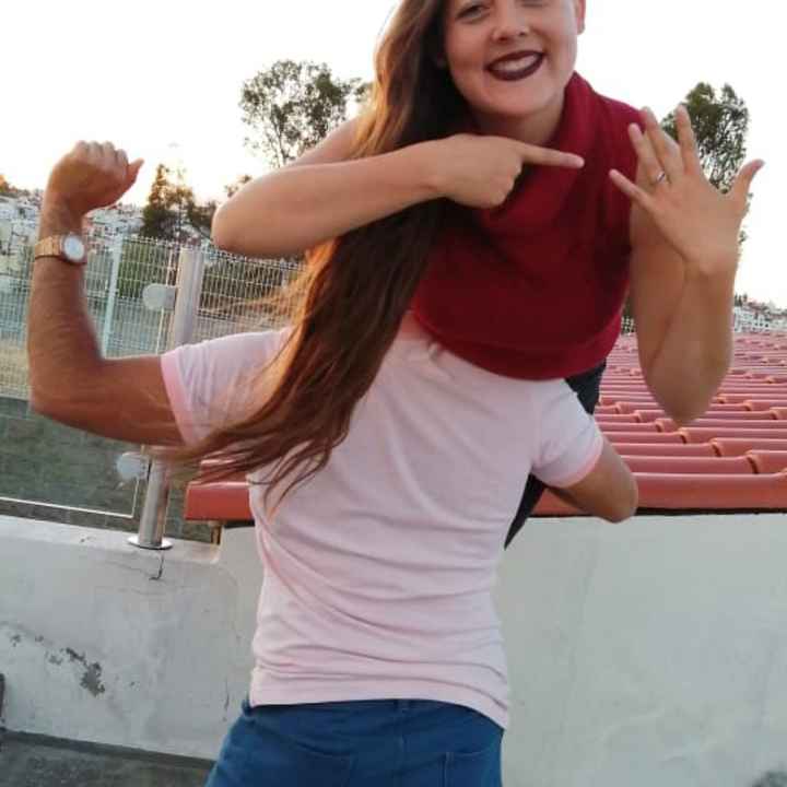 Dia Festivo y de presumir su anillo de compromiso - 1