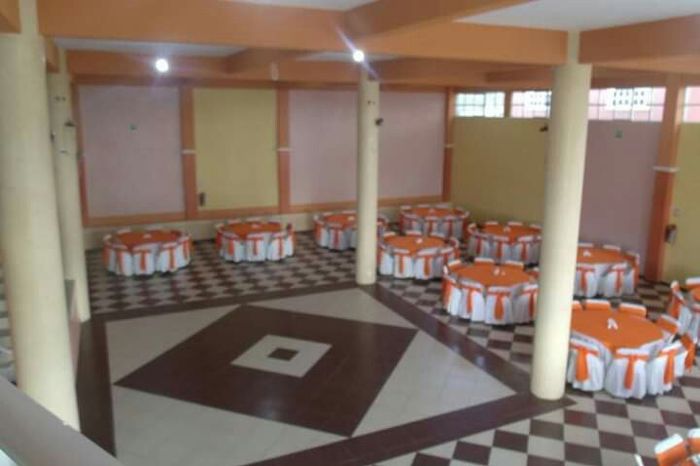 ¿El color del salón debe combinar con la mantelería? - 1