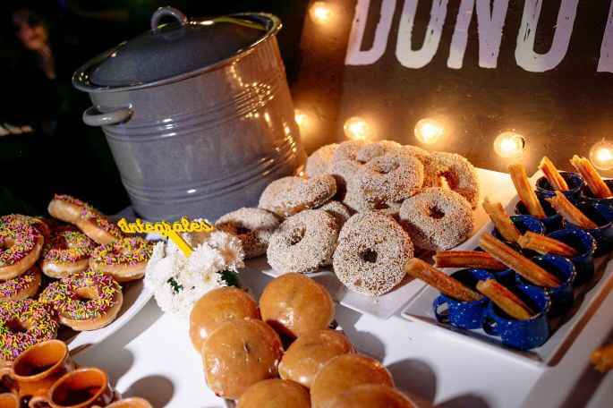 Mesa de donas y champurrado - 2