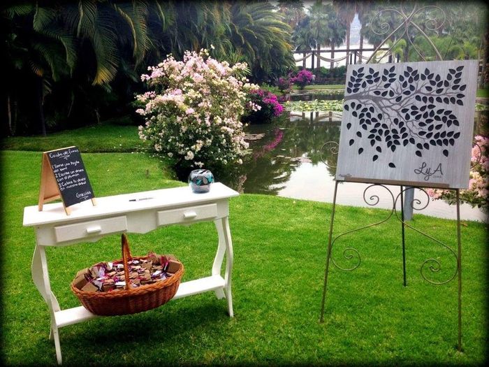 Ideas para decorar la mesa de la entrada a a la recepcion - 1