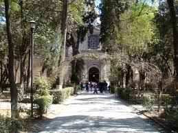 entrada principal de la parroquia
