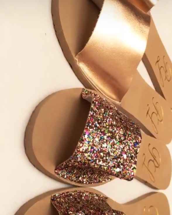 Que escogerían, usar tenis, sandalias o descalzas? - 2