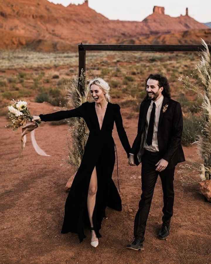 Brides 👰🏽 in black 🖤🖤🖤 - 1