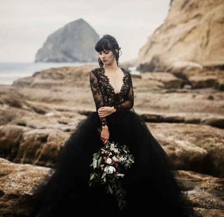 Brides 👰🏽 in black 🖤🖤🖤 - 6