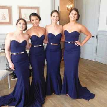 4 damas con este hermoso vestido sirena