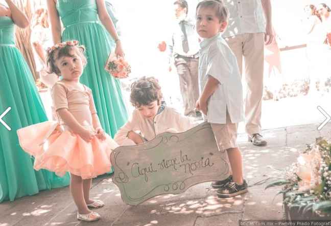 Mis pequeños con letreros hermosos