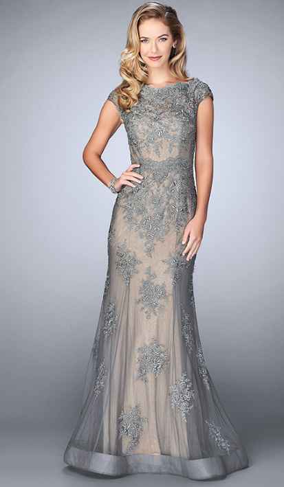Hermoso vestido en tono gris