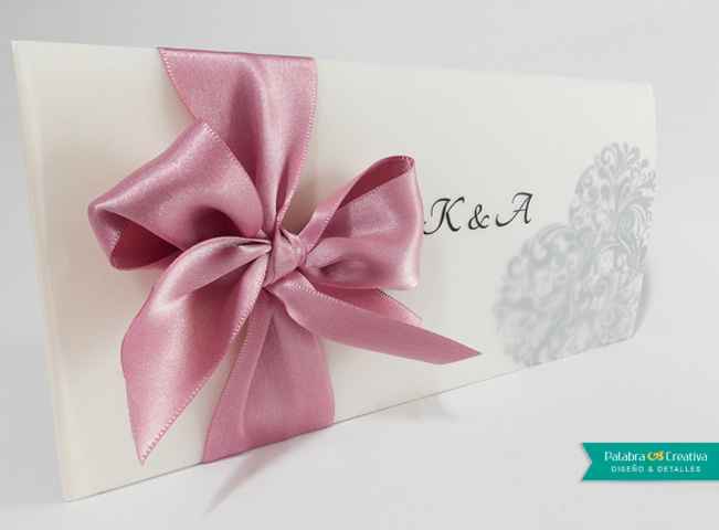 Invitación con listón rosa palo