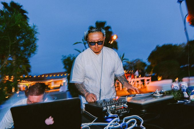 DJ mezclando