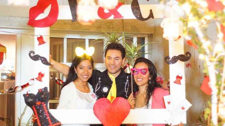 Mi cuñada preciosa que se dedico de lleno a la decoracion, arreglo, comida y animacion !!