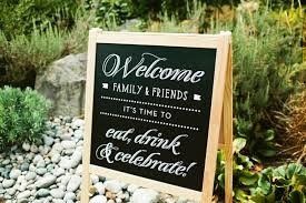 Dar la bienvenida a los invitados