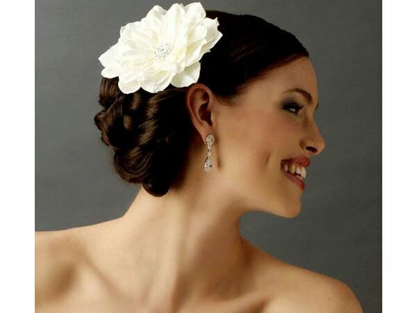  Tocados y coronas para la novia - 12