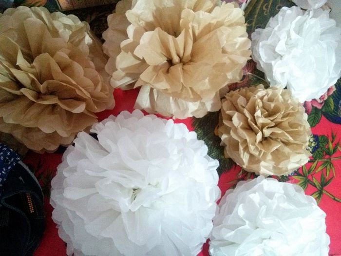 mis pompones de papel que aun no se como usar... alguna idea??