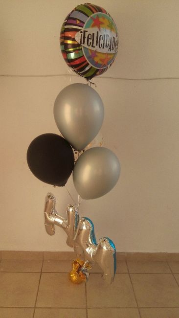 Uno de mis regalos, con las letras H y M