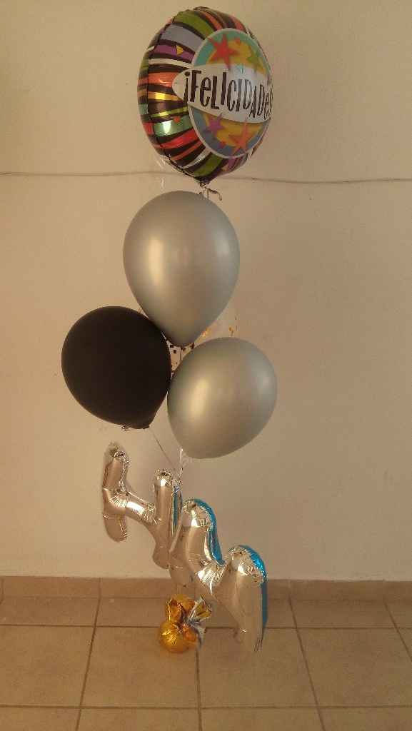 Uno de mis regalos, con las letras H y M