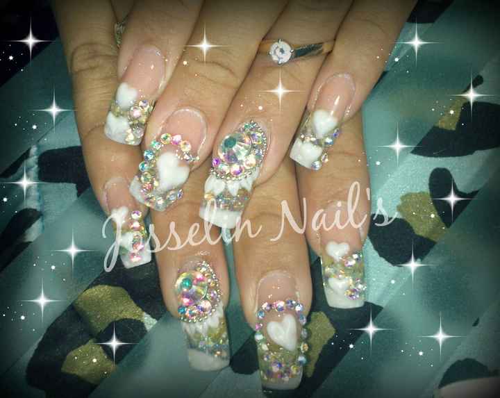 Que tipo de uñas conviene?? con detalle y excusivo?? o un manicura frances ?? - 1