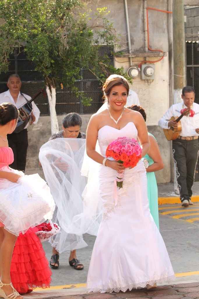 llegando a la iglesia