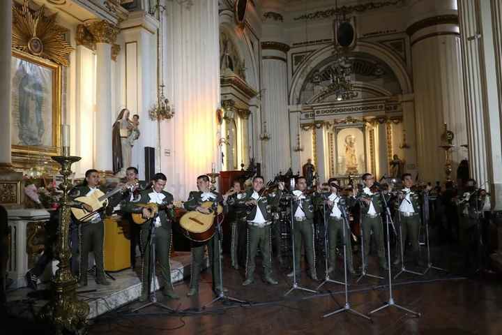 ¿Mariachi en ceremonia religiosa? - 1