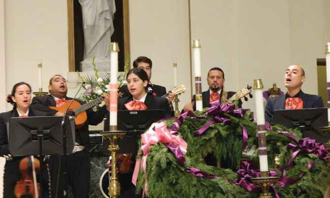 ¿Mariachi en ceremonia religiosa? - 2