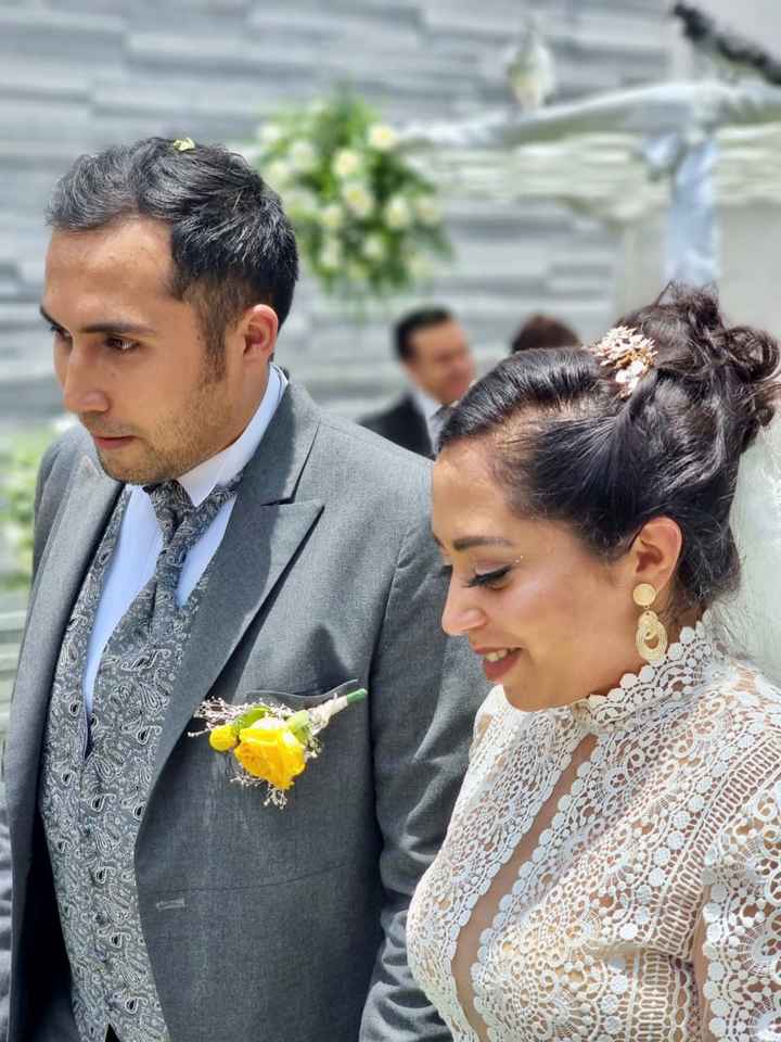 Boutonniere del novio: ¿con flores blancas o de colores?🌼🤵🏻 - 1