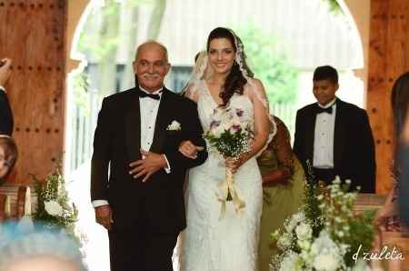 * En el altar