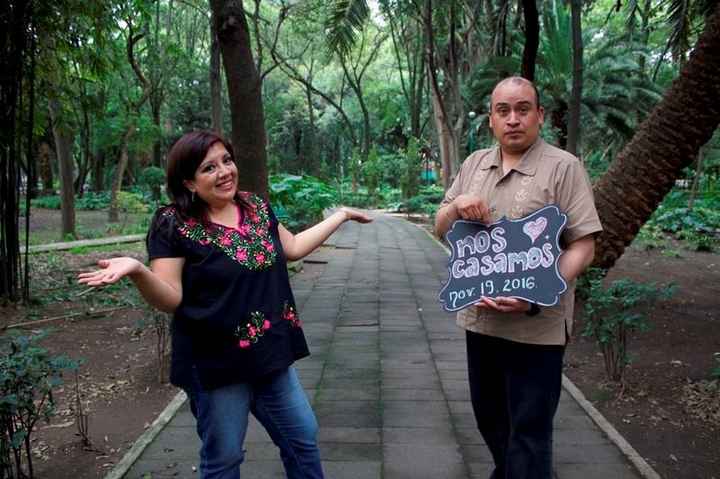 Pose 3 Save the date