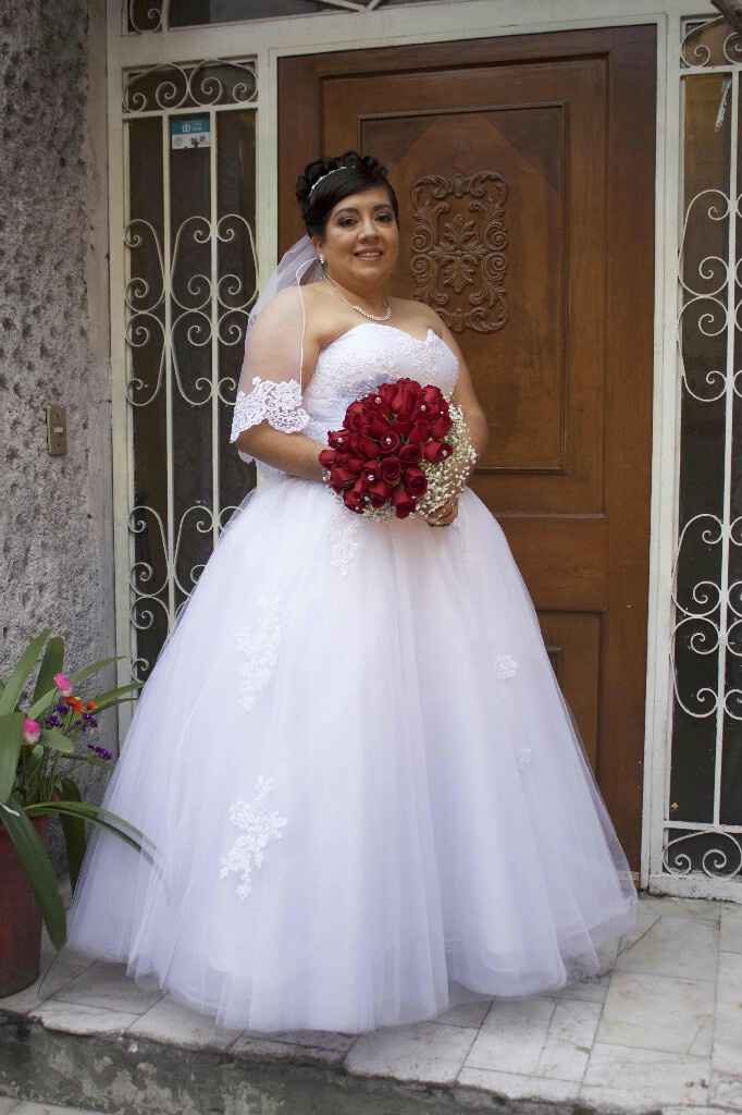 Me siento curiosa con sus vestidos - 1