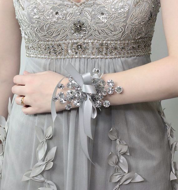 Damas de honor, muy indecisa! vestido del mismo tono  o algo q las distinga?? - 3