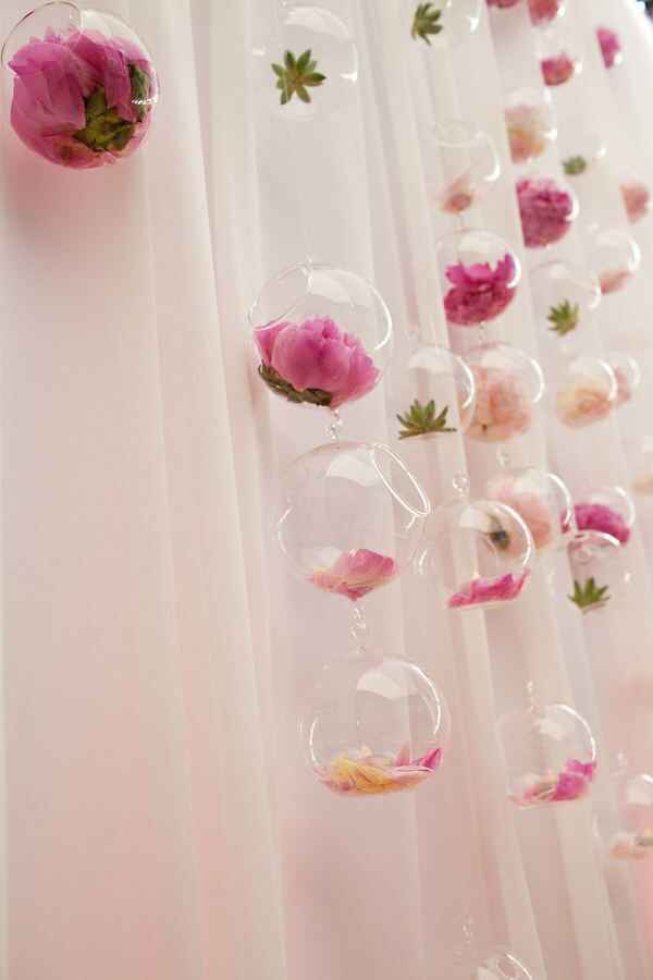 Decoración con flores colgantes - 4