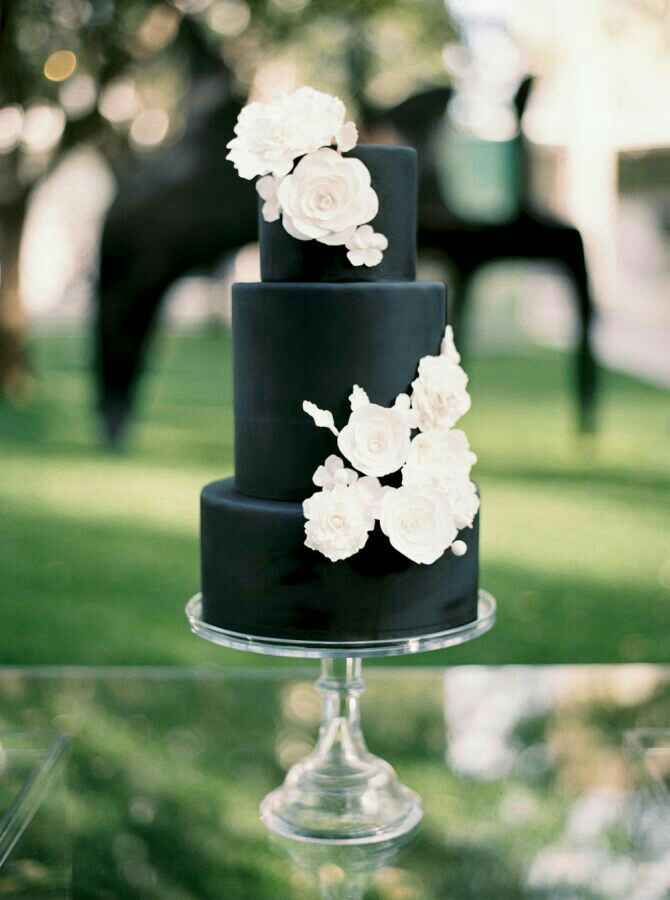 Black wedding cake - 1
