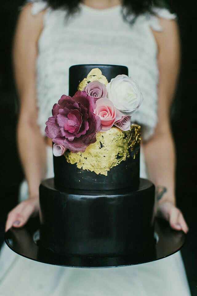 Black wedding cake - 2