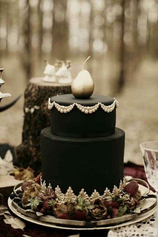 Black wedding cake - 3