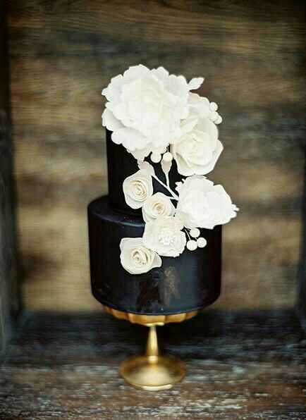Black wedding cake - 5