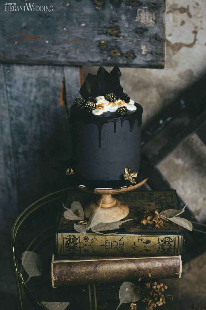 Black wedding cake - 7