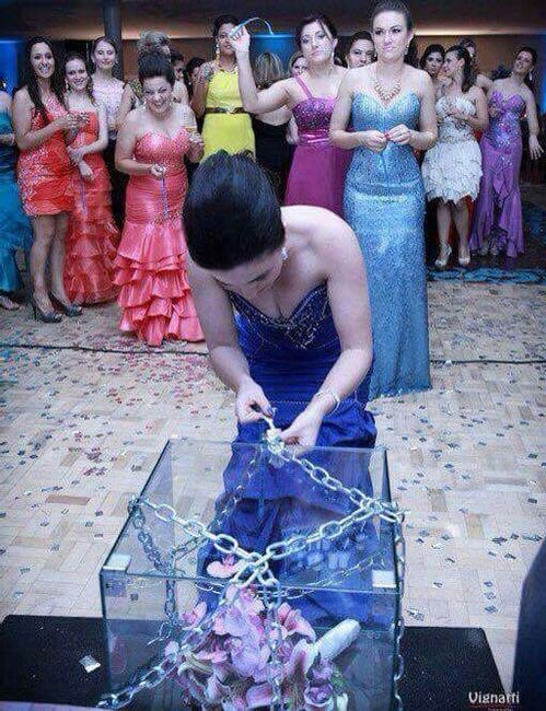 Alternativa para lanzar el ramo de novia: La caja de cristal 1