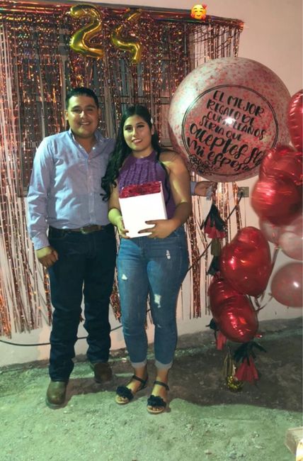 Yan reta a los novios de la comunidad a subir la foto de su propuesta de matrimonio - 1