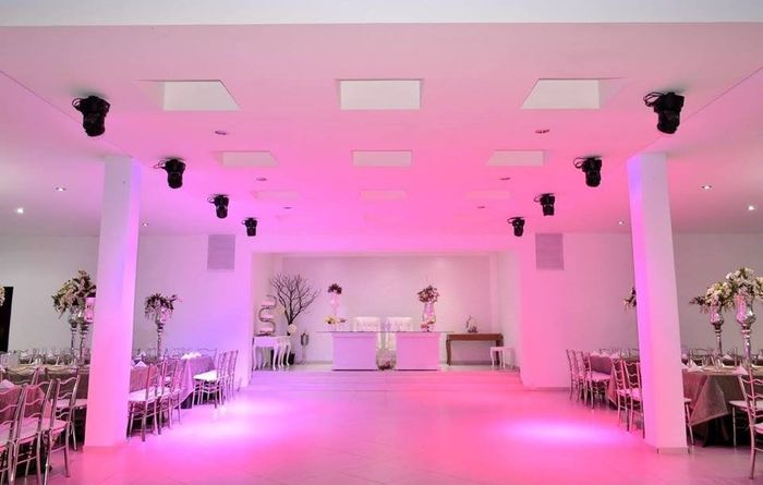 PISTA DE BAILE Y MESA DE NOVIOS