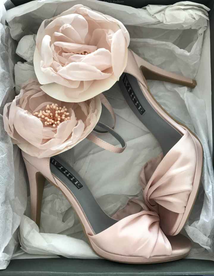 🥠 ¿Cuáles zapatos te gustan más? - 1