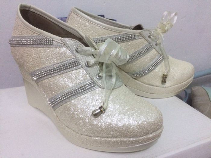  Compartan sus tenis... - 1