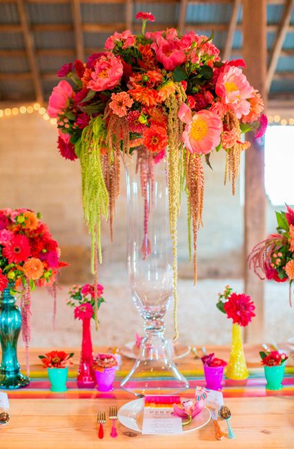 Centros de mesa con flores coloridas