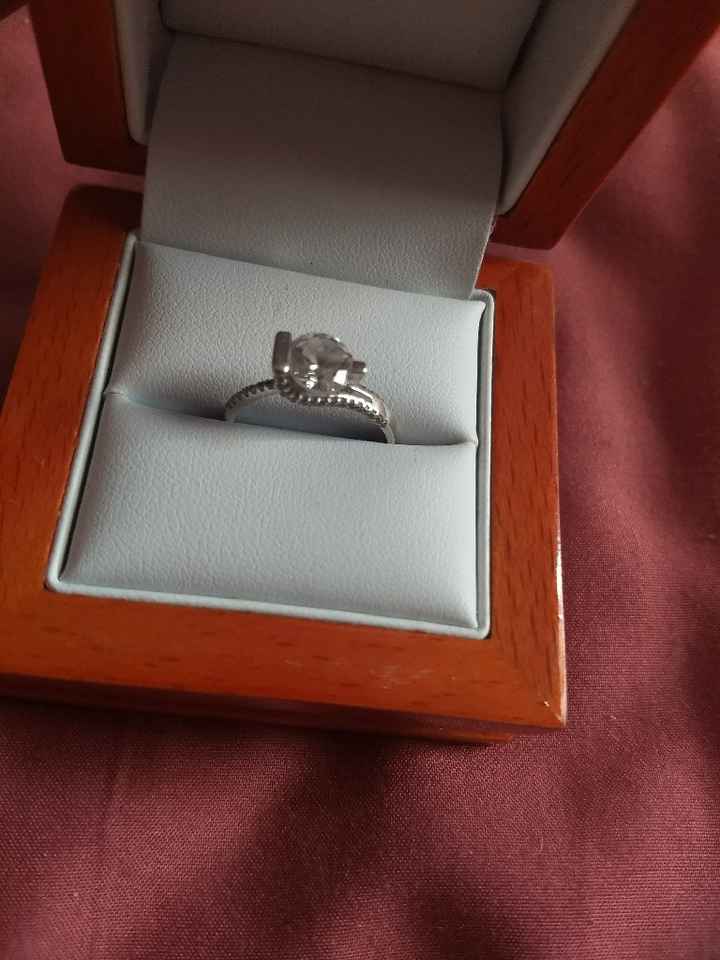 ¿Tienes foto de tu anillo o anillos SIN que estén en tu mano? - 1