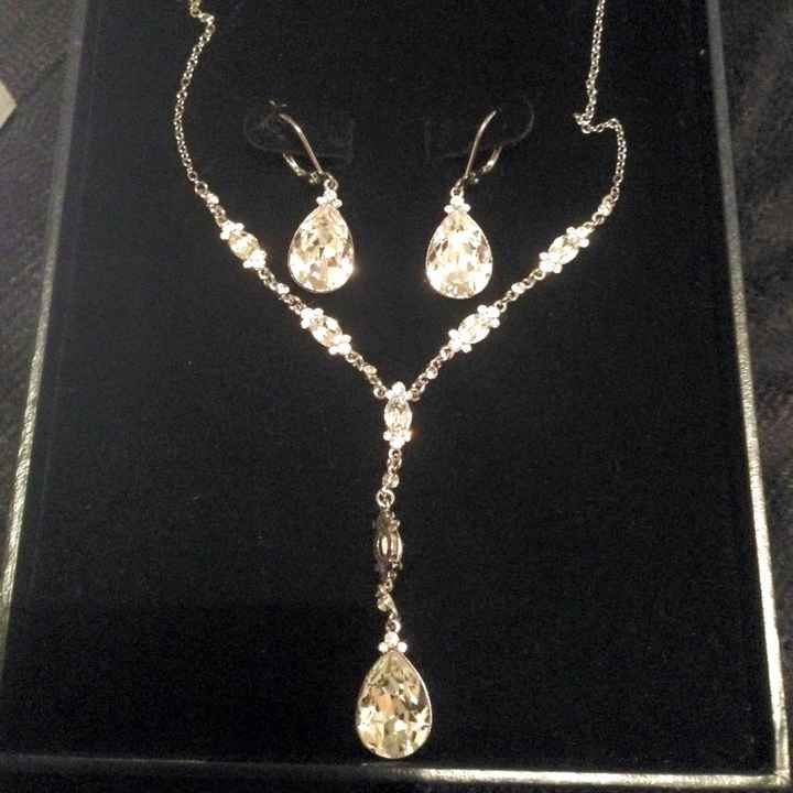 Juego de collar y pendientes de Emanuel Ungaro